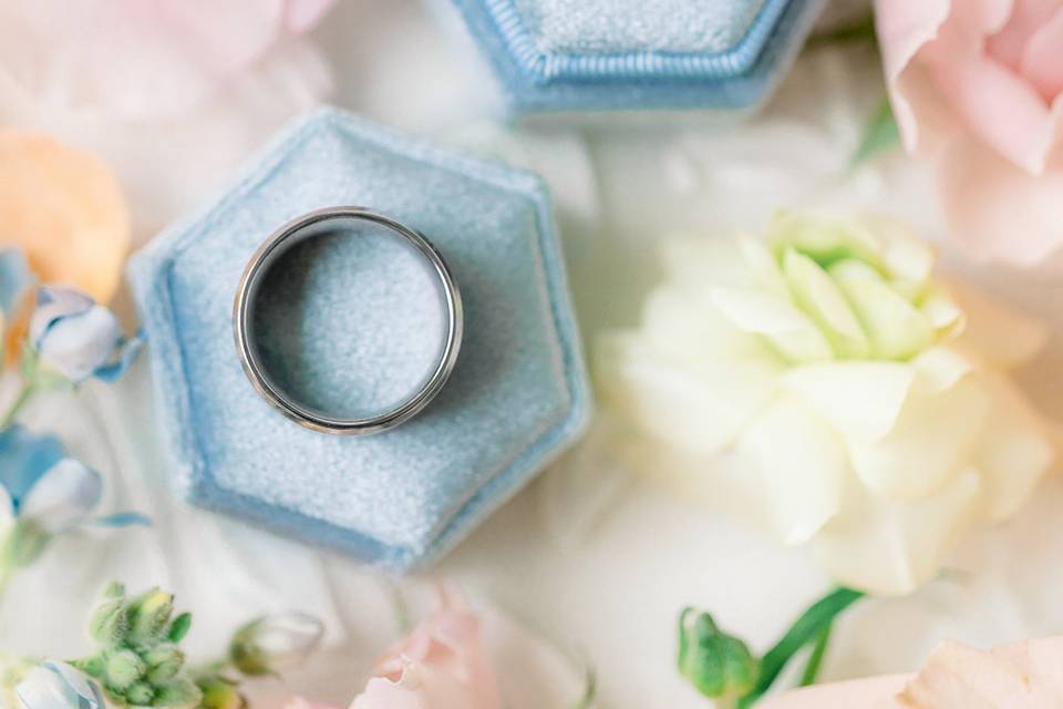 Pastel flowers & rings