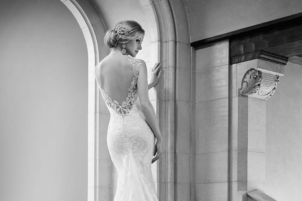 Flattering backless wedding gown