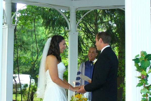 North Bay Area Wedding Officiant & Napa Wedding Officiant for Laurie and Matt outdoor Gazebo Wedding