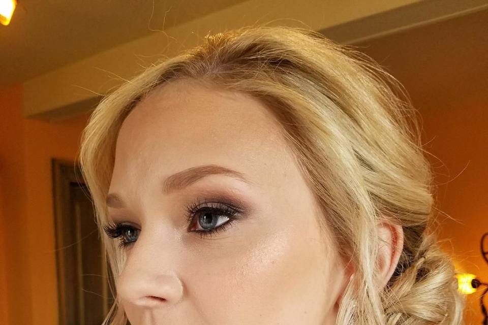 Smokey Eye. Bridesmaid Makeup