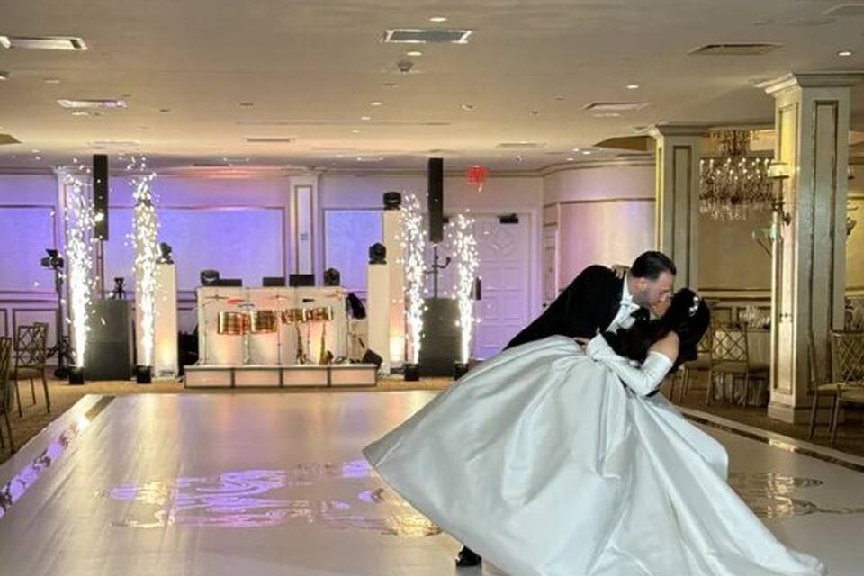 Wedding_Dance_2000px_Wide.jpg