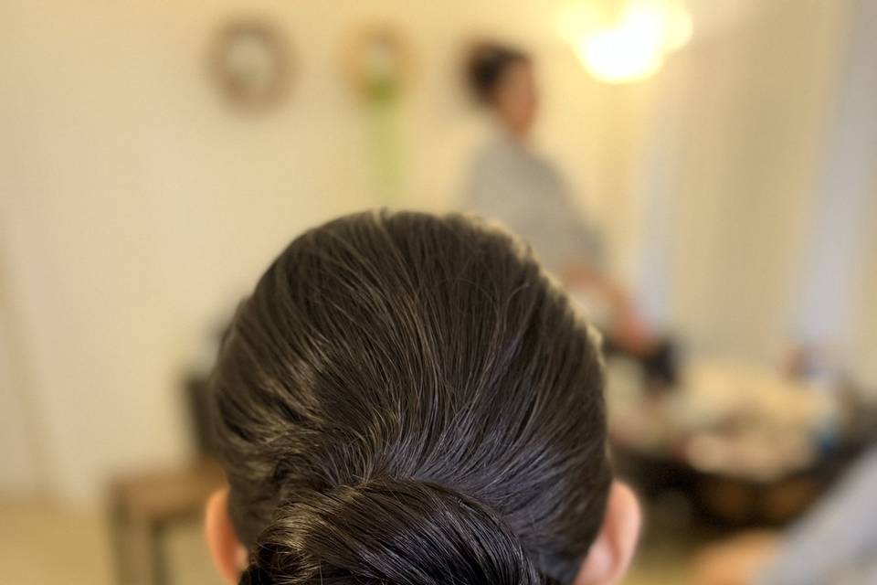 Classic low bun