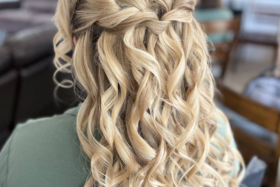 Halfup hairstyle w/ twists