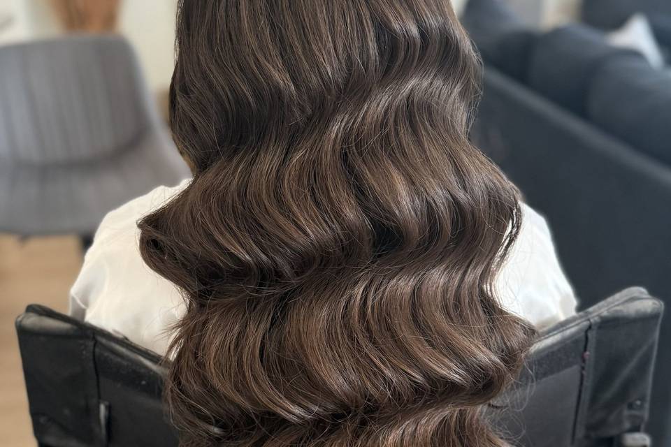 Soft waves hairstyle