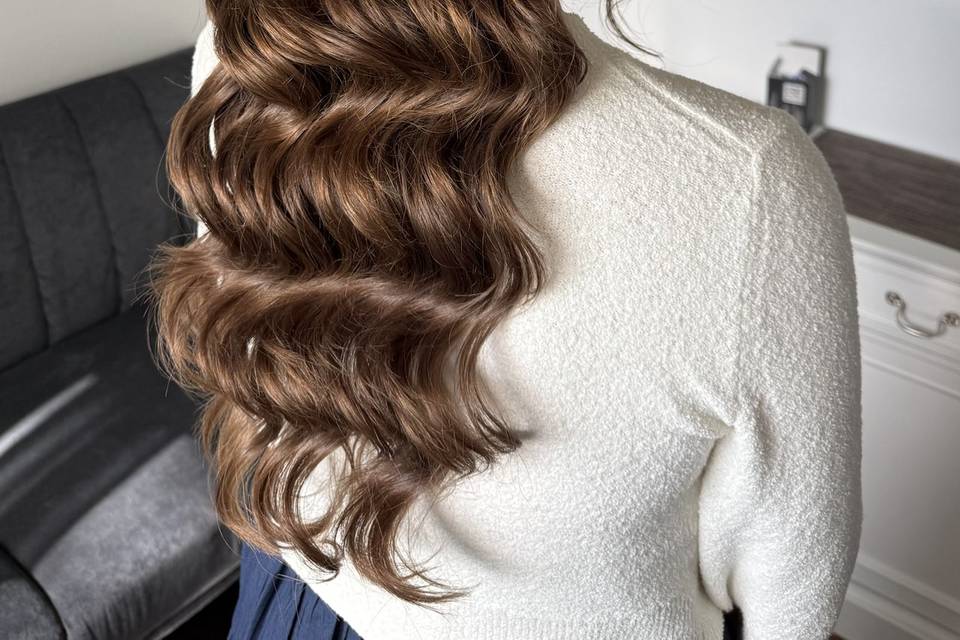 Waves and half-up hairstyle