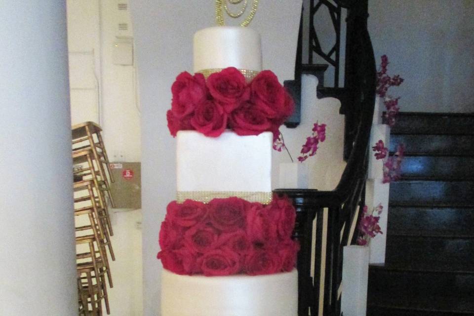 Wedding cake with red roses