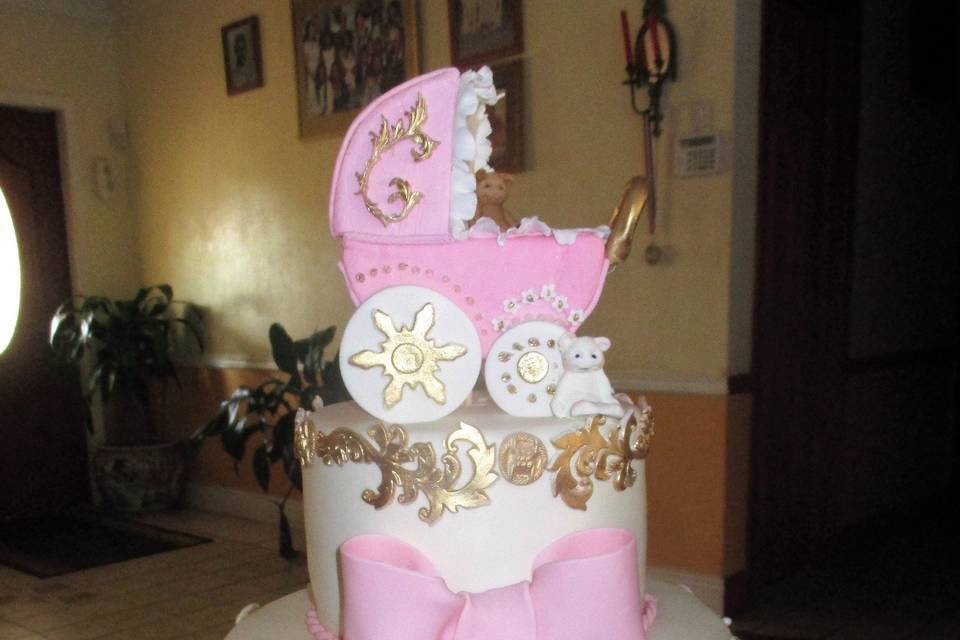 Cake with pink bow