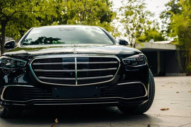 Business sedan