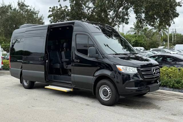 Mercedes Sprinter 14 seats