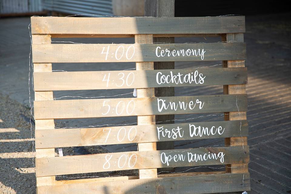 Custom made pallets and signs