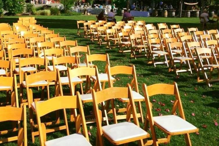 Outdoor wedding seating arrangement