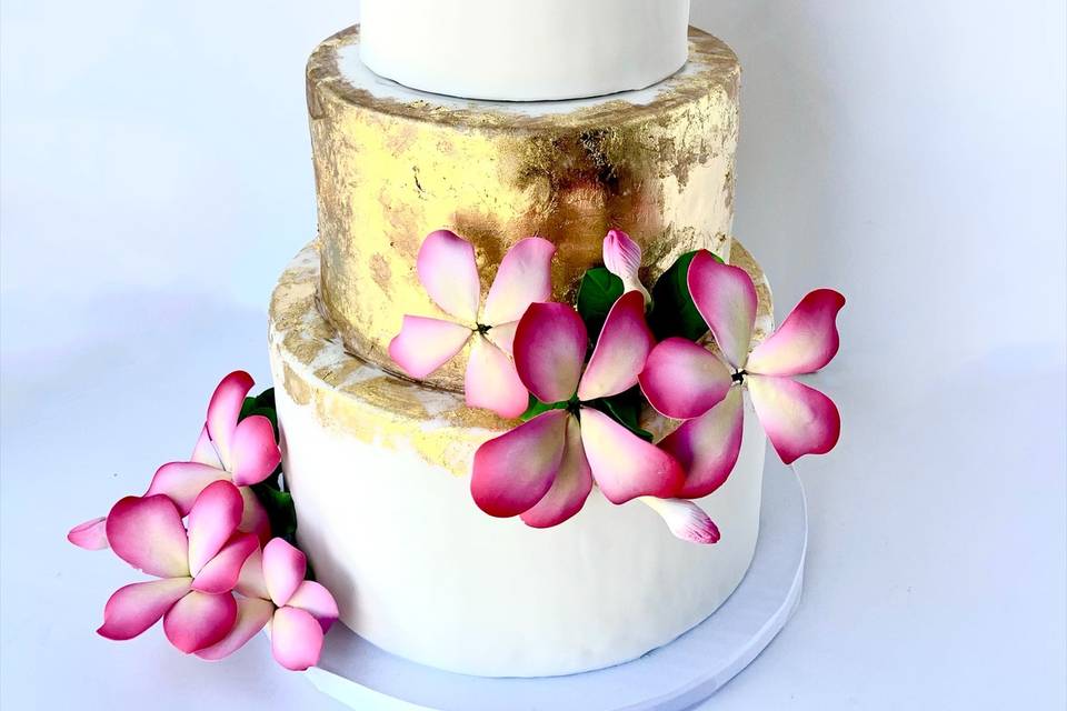 Gorgeous Hawaiian floral cake