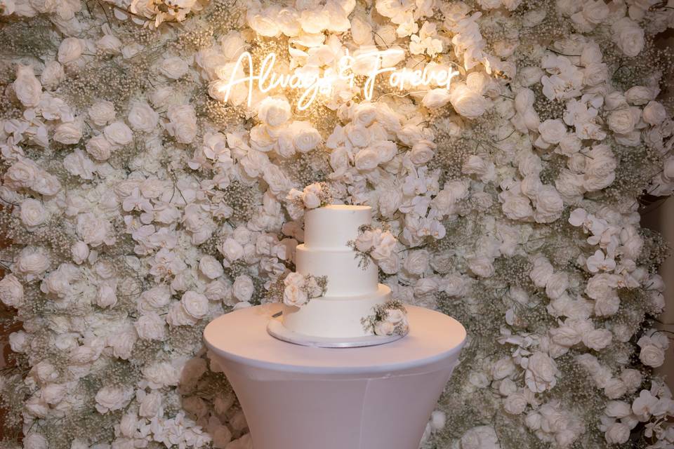 Floral wall for wedding cake