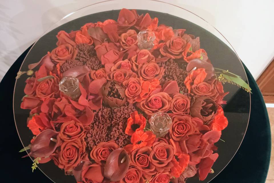 Red flower cake stand