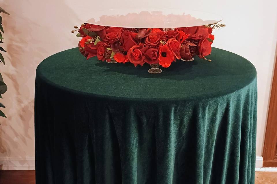 Red flower cake stand