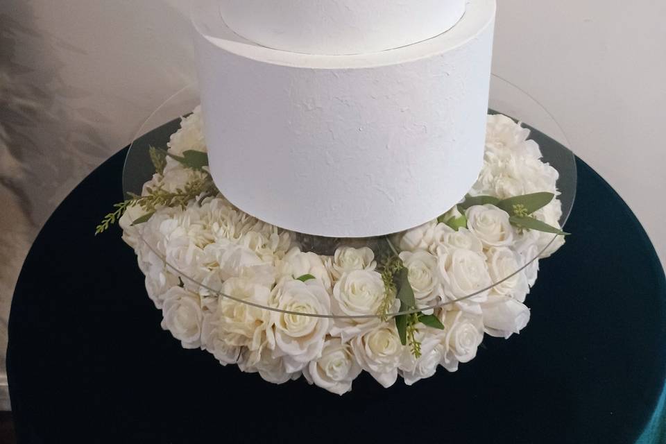 White flower cake stand
