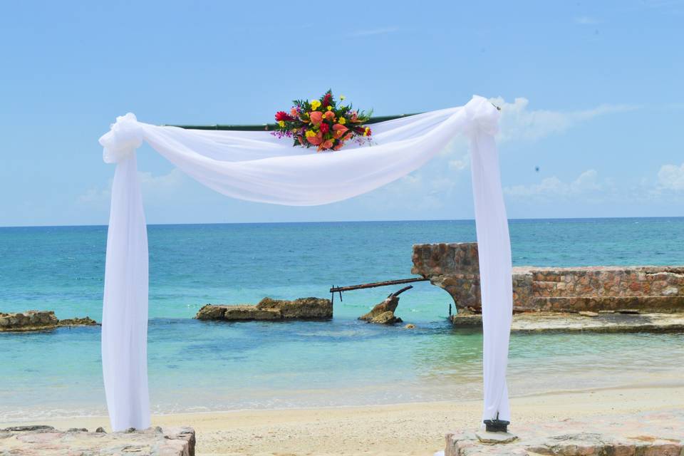 Elegant ceremony arch