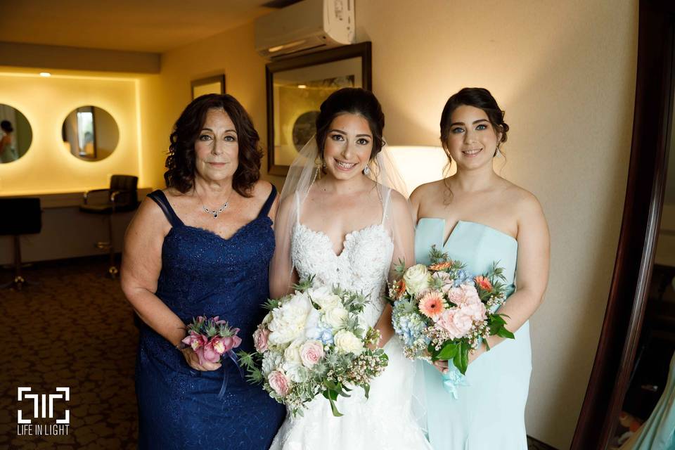 Jen with her mom and sister