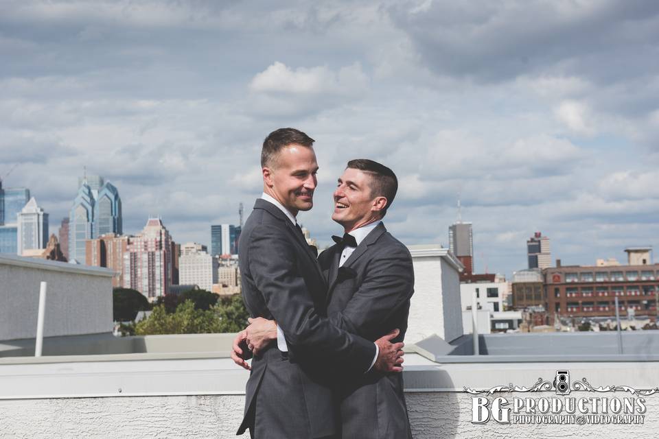 Newlyweds sitting on a ledge