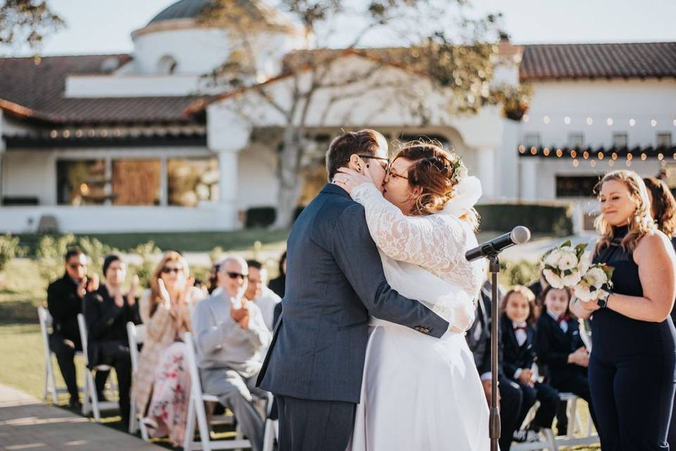 Ceremony kiss