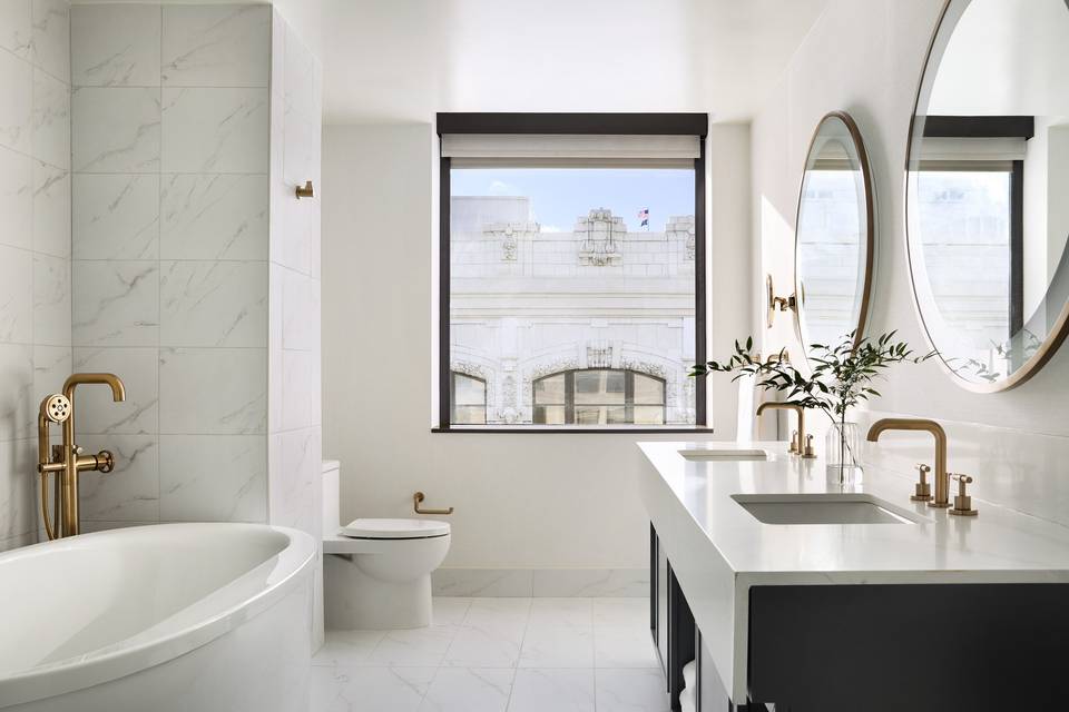 Luxury Suite Bathroom
