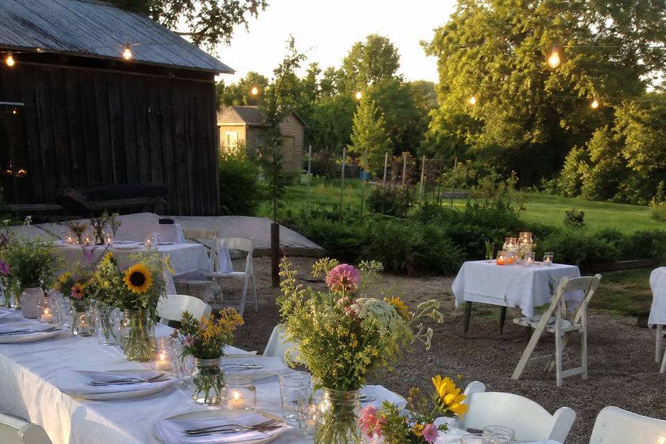 02-wedding-decor-table.png