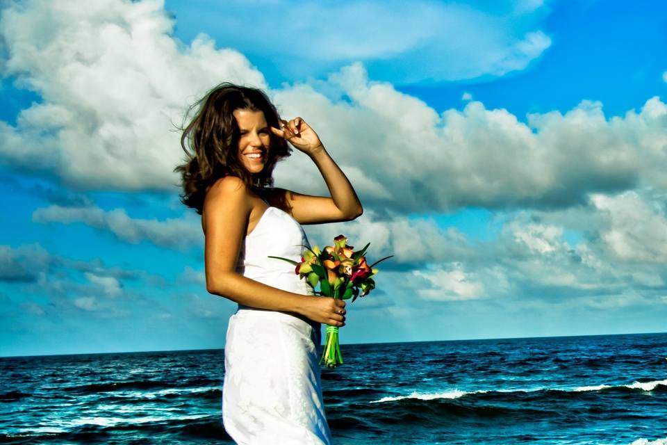 Tropical Wedding Dress - Tropaholic.com provides a nice selection of beautiful Cost effective outdoor and beach wedding dresses. Buy online today and SAVE!