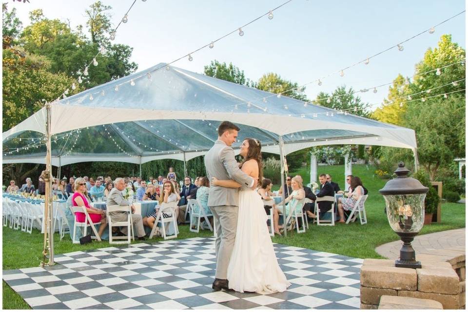 Slow dance of the newlyweds