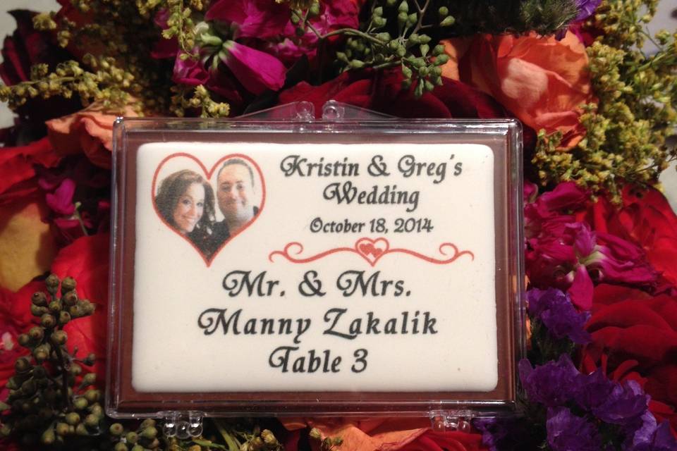 Chocolate seating cards or escort cards are a perfect way to welcome your guests and create excitement for your wedding! It's also a great favor that will be talked about for years to come.