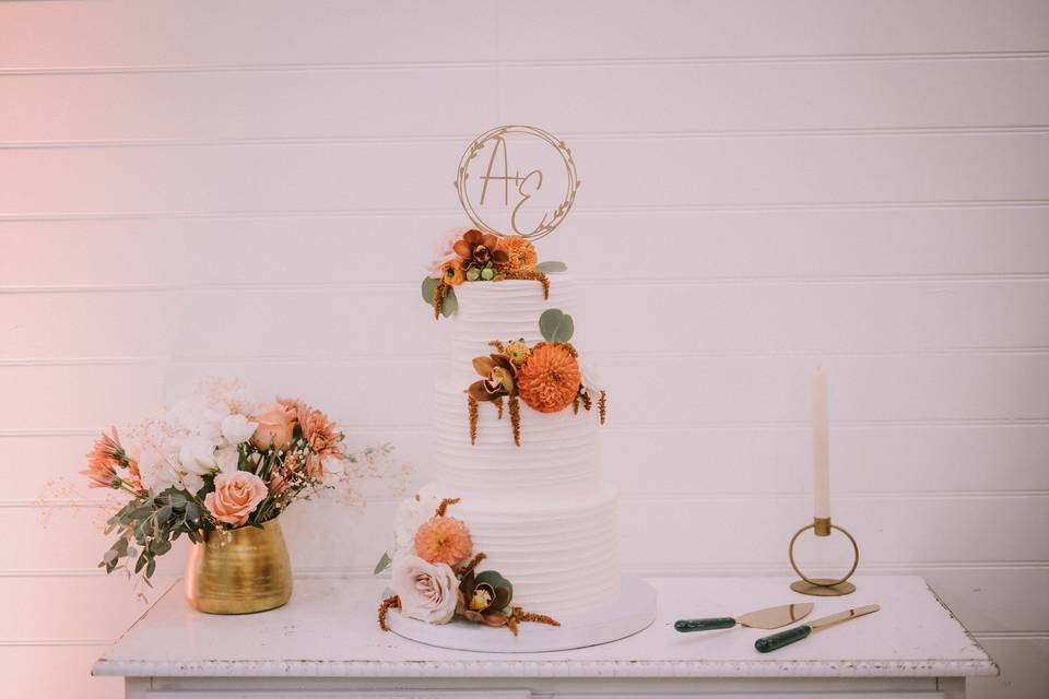 La Petite Rose Wedding Cake