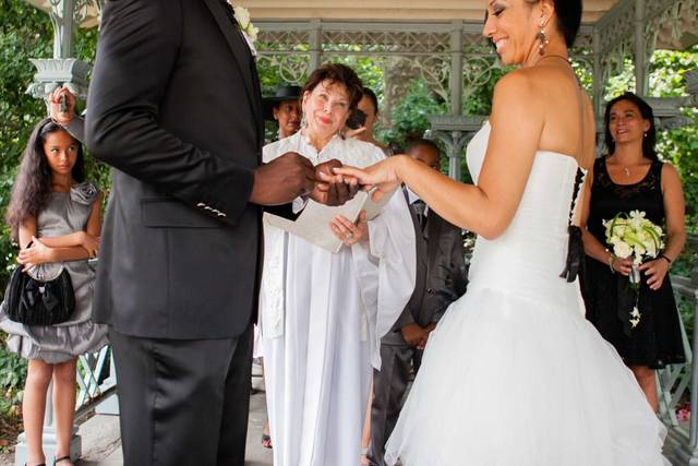 French+English Weddings by Reverend Monique