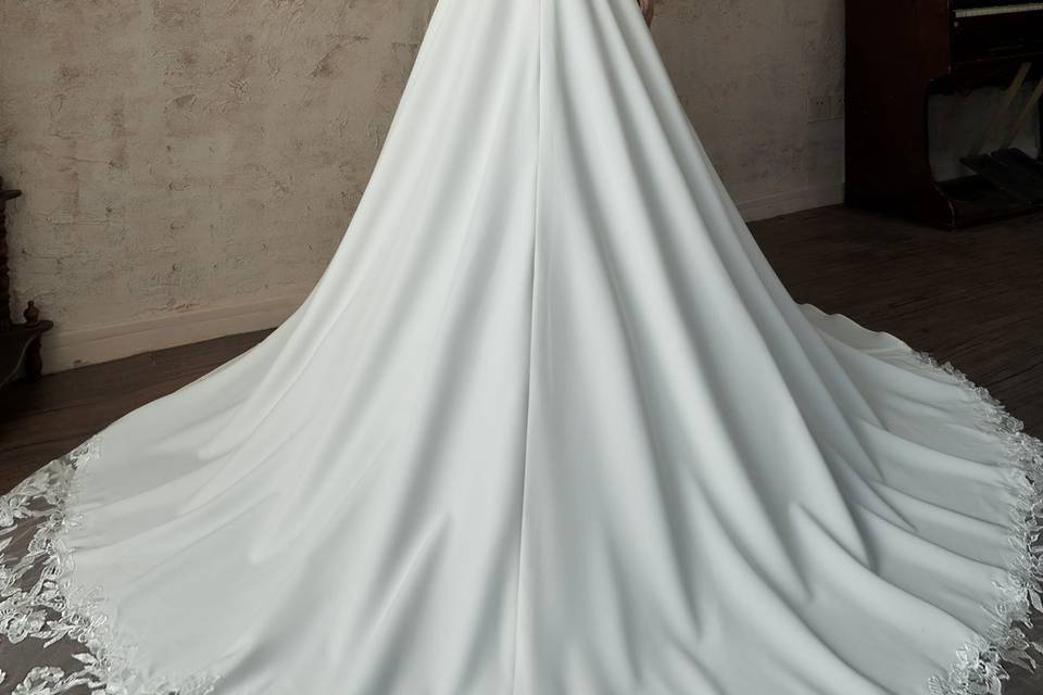 Dramatic train on Wedding Dres