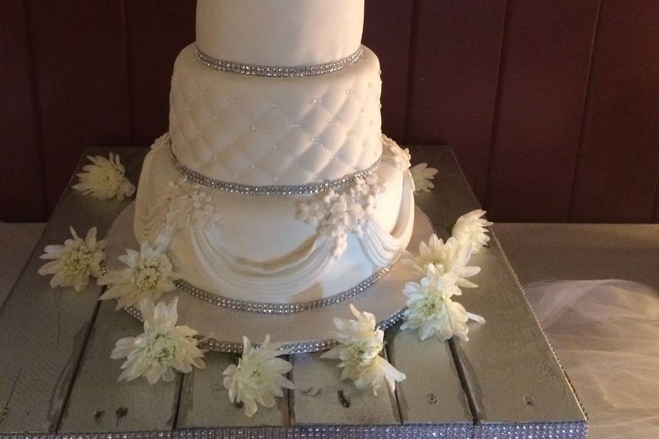 Wedding caker with topper