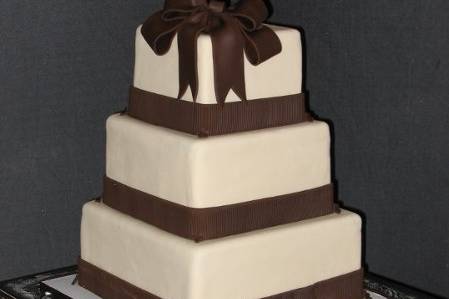 4-tier chocolate and vanilla wedding cake