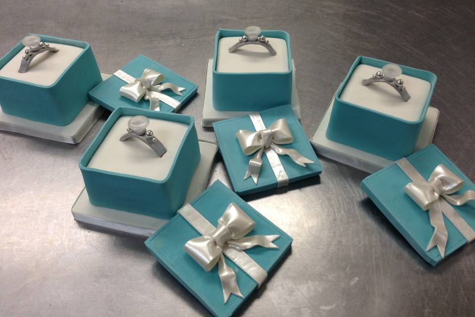 Ring box cakes