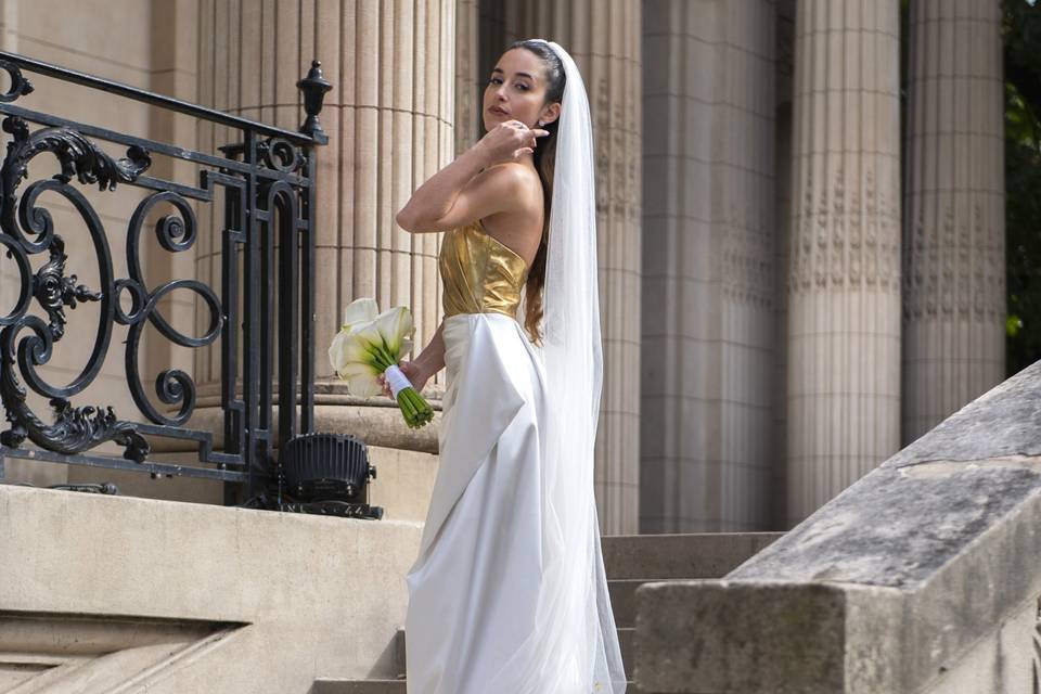 Nini in gold
