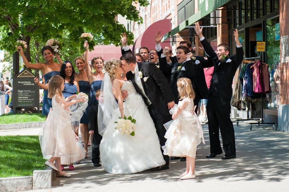 Couple with bridesmaids and groomsmen