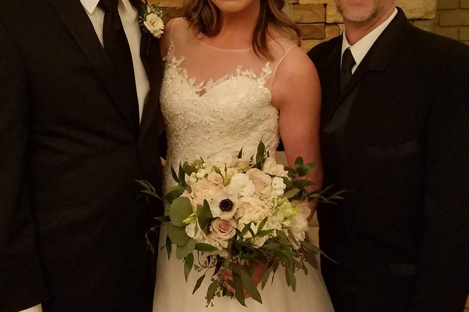 Erin and Dave are such a sweet couple!  They even collaborated with me in writing their ceremony, using my script and then writing part of it in their own words!! Wonderful!!