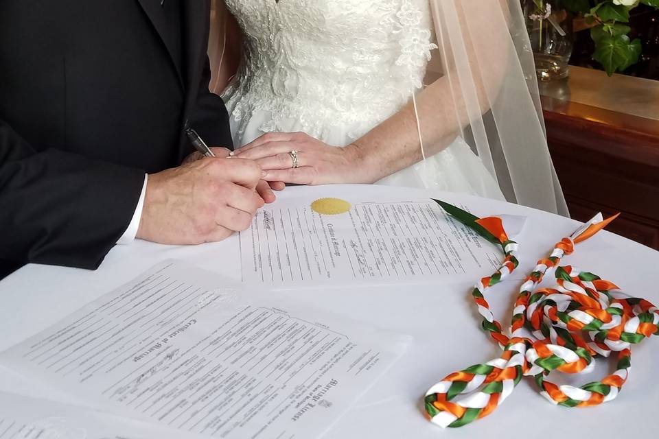 Meryl and Paul McKeever chose to celebrate their day at the Dearborn Hills Country Club outdoors on a bright sunny Michigan spring day. Such a sweet couple.
