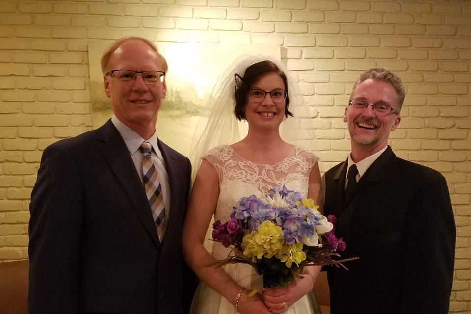 Kate and John Cissell chose one of my favorite smaller venues, The Iroquois Club to celebrate their wedding.  Casual and laid back was the rule of the day.