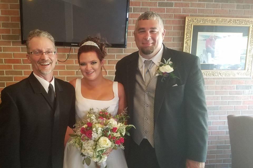 Gina and Tony Marino held a lovely wedding ceremony and reception at Links of Novi!  It was a very bright and sunny day as they tied the knot outdoors on the golf green!