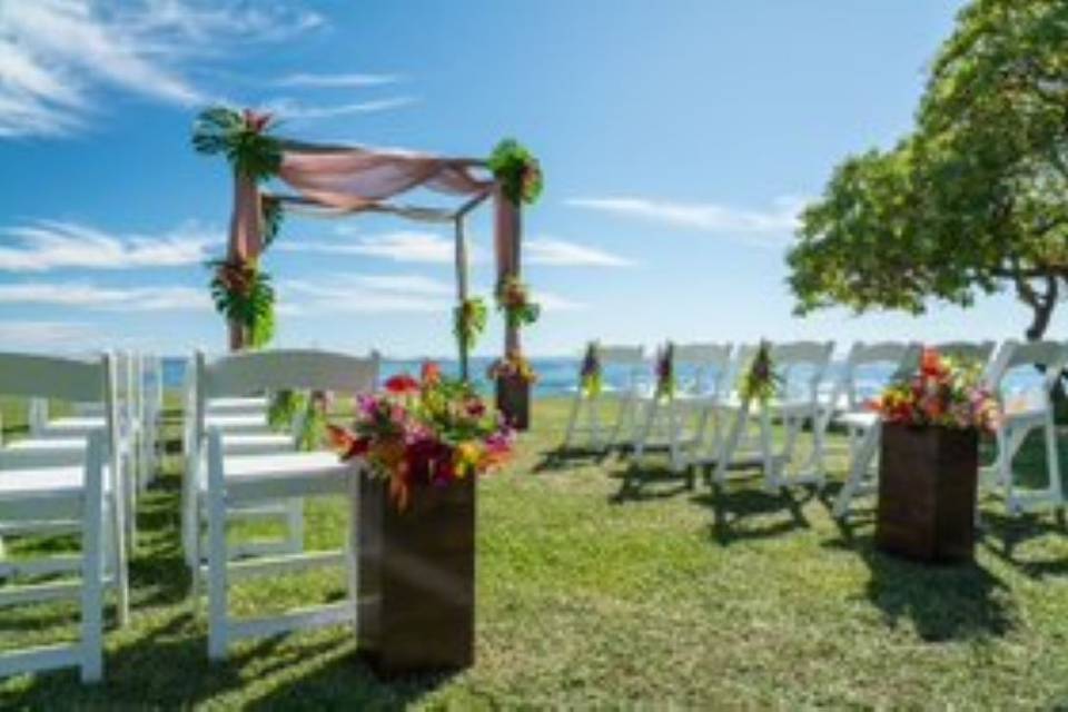Intimate oceanfront weddings