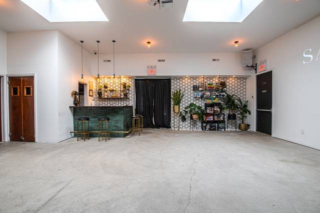 Chic Urban Lounge