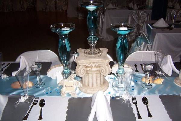 Close up of arrangment at parents table. I like to do parents, grandparents tables that give special people in the bride and grooms life honor at their wedding.
