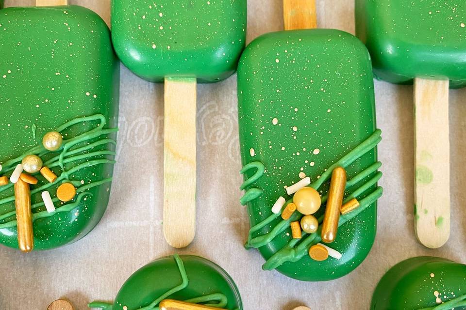 Cake popsicles