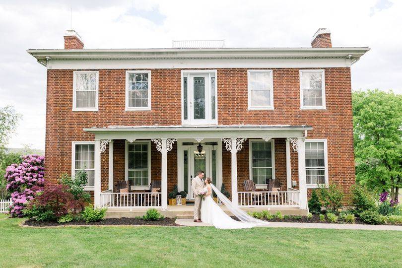 Main house with Bride & Groom