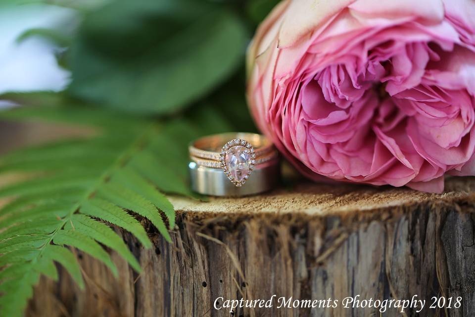 Unique custom wedding ring and details