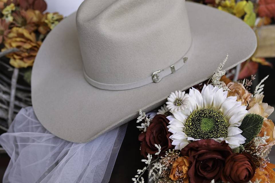 Hat, flowers,details