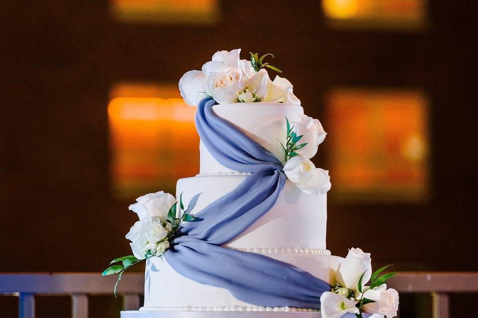 Semi-naked wedding cake