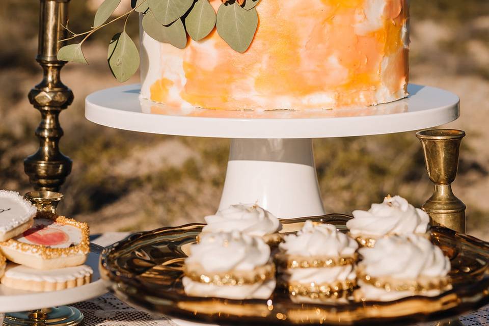 Semi-naked wedding cake